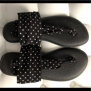 Sanuk Yoga Mat Flip Flop Sandals Sz 9 polka dot